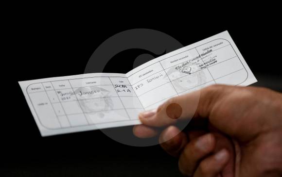 La medida regirá este martes para mayores de 18 años. FOTO JAIME PÉREZ