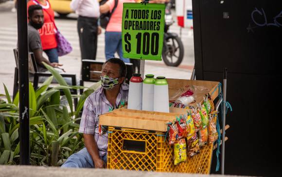 Según el Dane, entre abril y junio de 2021, la informalidad laboral en Colombia se ubicó en 48,5 %. FOTO Carlos Velásquez