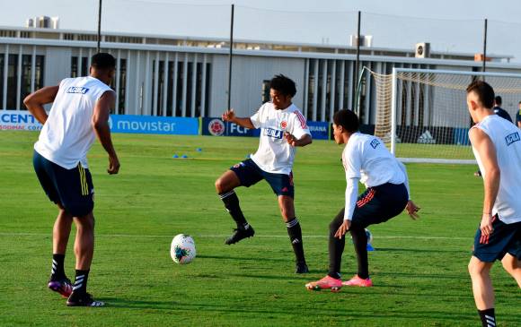 Imágenes de los entrenamientos previos de la Selección Colombia esta semana antes de encarar el duelo frente a Perú en Lima. En los videos compartidos por la Federación se vio intensidad. FOTO FCF 
