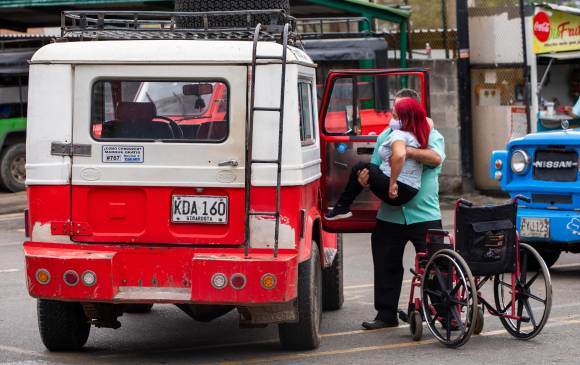 Por rieles veredales de Girardota solo suben camperos de antaño 