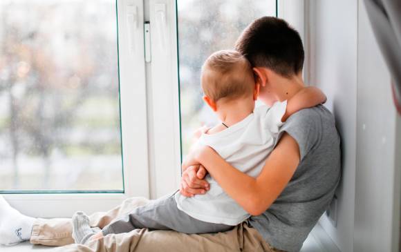 Según expertos, los hermanos mayores saben que sus hermanos son más vulnerables y requieren su cuidado. FOTO SHUTTERSTOCK