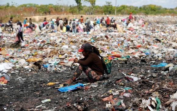 Indígenas amorúas viven de los desechos que se arrojan al basurero de Puerto Carreño, en el departamento de Vichada, cerca de la frontera con Venezuela. 