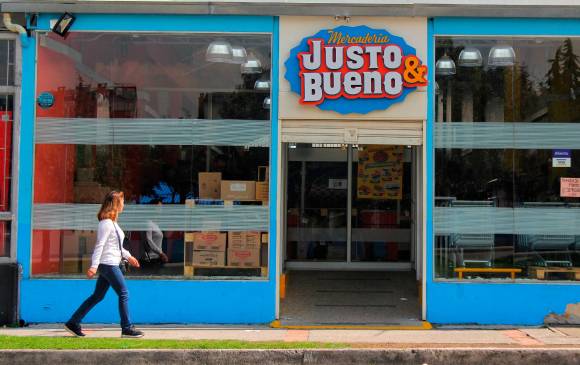 Mercadería Justo & Bueno, tienda de hard discount, espera por un salvamento financiero. FOTO colprensa