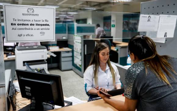La Registraduría Nacional, Migración Colombia y la Superintendencia de Notariado abrieron investigaciones a 100 notarías del país por presuntos registros civiles irregulares de extranjeros. FOTO El Colombiano