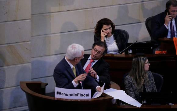 Gustavo Petro se quejó porque le entregaron muy rápido la personería jurídica a Dignidad, el partido de Jorge Robledo. FOTO COLPRENSA