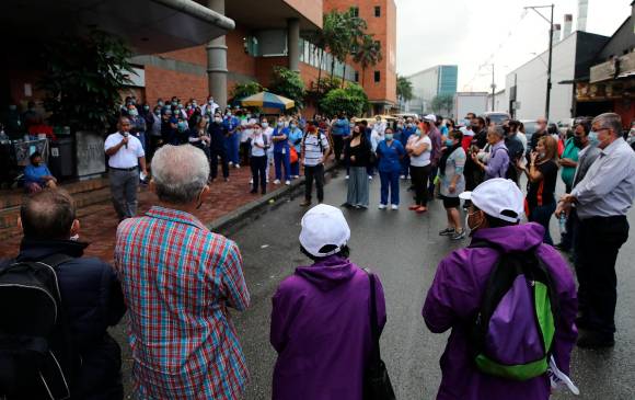 Los convocantes al plantón señalaron que, de no acceder a estas condiciones impuestas desde la gerencia, los cerca de 500 profesionales de la salud se quedarían sin trabajo y se podría perder la acreditación del hospital. FOTO: Edwin Bustamante