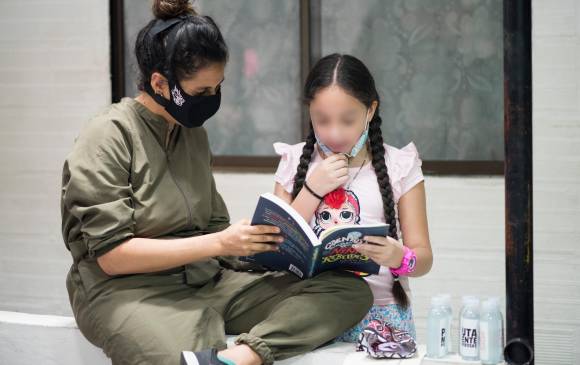 Más de 3.000 mercados, 2.000 kits de autocuidado y 1.000 auxilios de vivienda repartió el colectivo Putamente Poderosas a estas mujeres y sus hijos desde el inicio de la pandemia y durante el resto de 2020. FOTO cortesía putamente poderosas