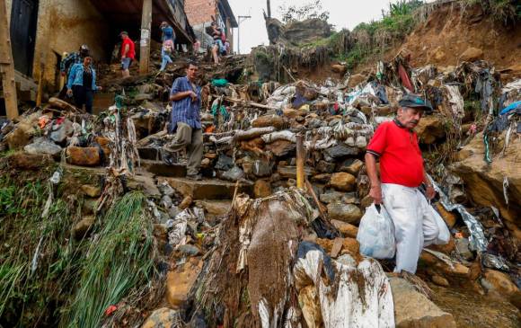 El pasado sábado, un fuerte aguacero afectó el nororiente de Medellín, dejando a 24 familias (86 personas) damnificadas. FOTO MANUEL SALDARRIAGA