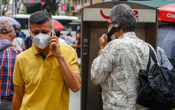 En los barrios periféricos son más populares y frecuentes los teléfonos, pero en el centro son más utilizados. En otras zonas del área metropolitana también hay. Fotos Manuel Saldarriaga