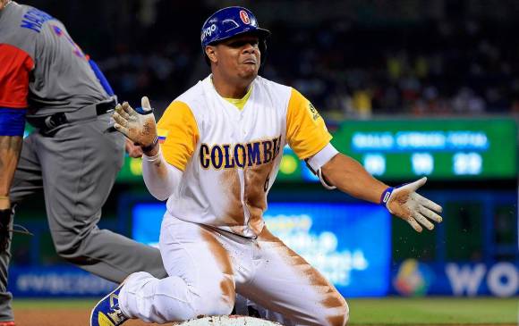 Reinaldo Rodríguez en acción en los Juegos Panamericanos de Lima 2019 en los que Colombia venció a Cuba 6-1, otro logro histórico para el país en este deporte. FOTO EFE 