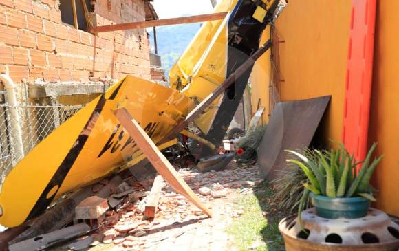 Avioneta cayó sobre una vivienda en Copacabana y fue grabada momentos antes del accidente