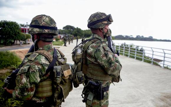 6.800 soldados de las Fuerzas Militares vigilan Arauca tras la oleada homicida de ilegales en la zona. FOTO julio césar herrera