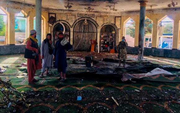 El de Kunduz es el segundo atentado del Estado Islámico contra una mezquita en lo que va de la semana. El domingo también se presentó un ataque similar en un templo de Kabul. FOTO EFE