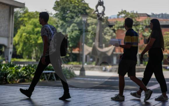 La matrícula cero en el segundo semestre de 2020 benefició a 37.949 estudiantes de Medellín y de los 117 municipios no certificados del Antioquia. El número de universitarios que la recibirán este año dependerá de las matrículas en cada institución. FOTO Manuel saldarriaga
