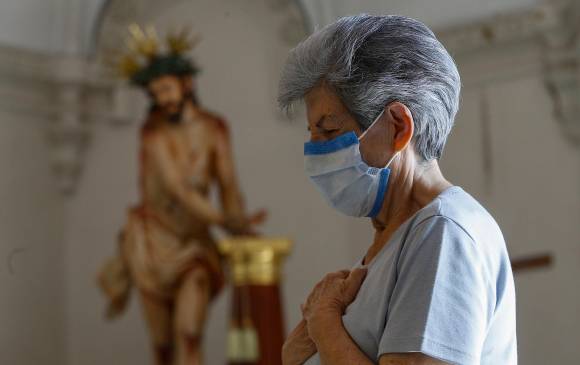 Devoción de feligreses en templos del Área Metropolitana del Valle del Aburrá durante la Semana Santa. FOTO MANUEL SALDARRIAGA
