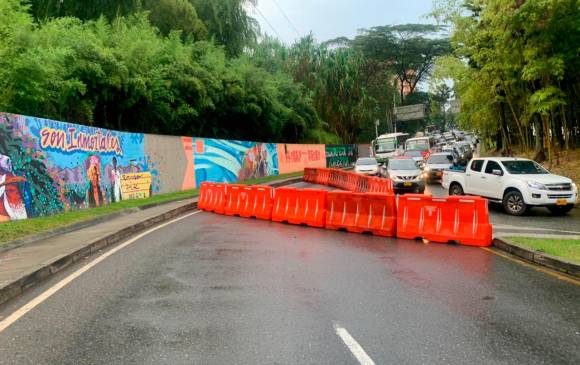 Vías a las palmas cerrada por deslizamiento