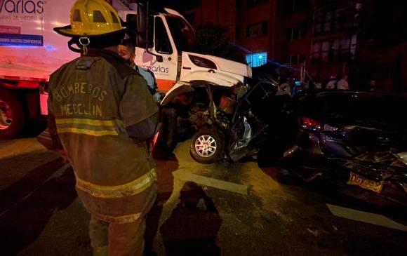 Heridos por accidente de camión de basura contra vehículos en Robledo El Diamante