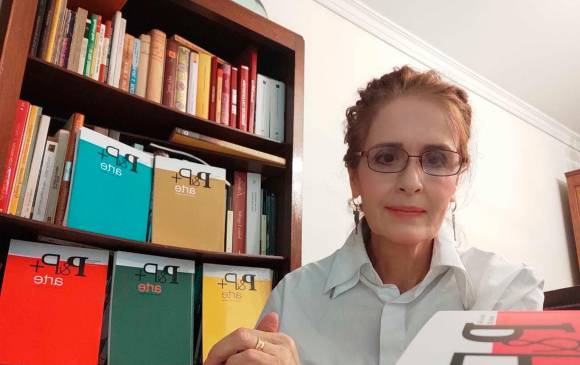 La editora y cuentista Claudia Ivonne Giraldo ha dirigido —junto con Elkin Restrepo—las revistas Odradek, el cuento, y P&P+arte, dedicadas a la literatura y a la cultura. FOTO Cortesía. 