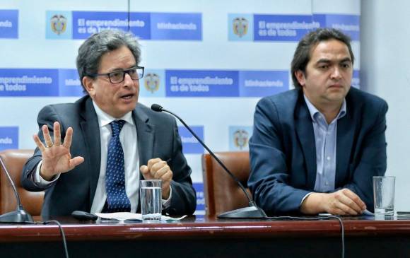 El ministro Alberto Carrasquilla y su viceministro Juan Alberto Londoño, quienes presentaron renuncia. FOTO PRESIDENCIA 