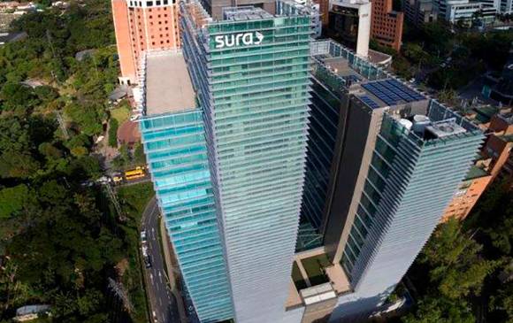 El grupo de Jaime Gilinski elevó una oferta pública para adquirir acciones del Grupo Sura, presidido por Gonzalo Alberto Pérez. Las comprará a un precio 27% superior. FOTO El COlombiano