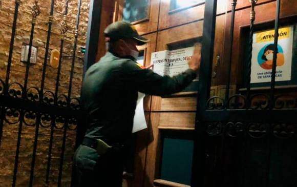 El hotel donde se realizaba la fiesta fue cerrado por cinco días por violar las normas del toque de queda obligatorio. FOTO CORTESÍA