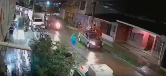 Las autoridades están tras la pista del presunto ladrón que huyó del lugar. FOTO Captura de video