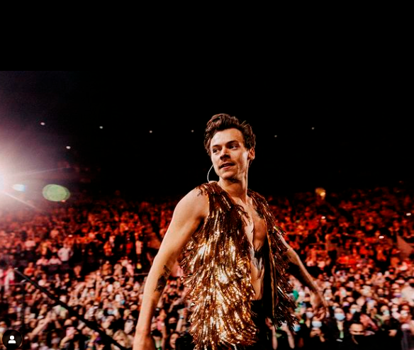 Harry Styles es un fenómeno de la música mundial y tiene canciones reconocidas como “As it was”, “Watermelon sugar” y “Late night talking”. FOTO: REDES SOCIALES