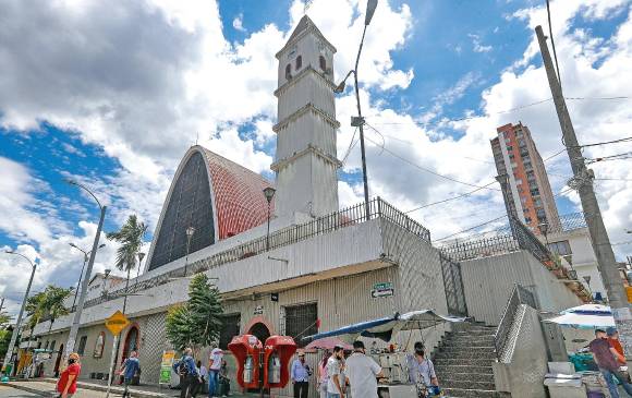 Estos cinco barrios de Medellín han visto la vida a la luz de una iglesia Estos cinco barrios de Medellín han visto la vida a la luz de una iglesia