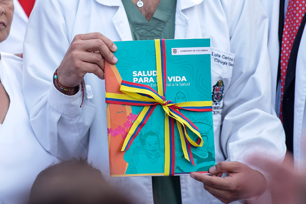 Prada dijo que no se jugará con los temas de la salud y que la discusión de la iniciativa implica ser “serios”: “Eso significa reconocer que las EPS llevan 30 o más años en funcionamiento”. FOTO: COLPRENSA