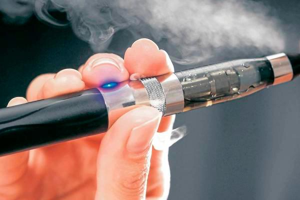 Imagen de referencia sobre cigarrillos electrónicos y vapeadores. FOTO: COLPRENSA
