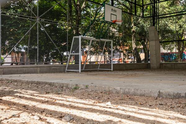 Alrededor de 1.600 personas se benefician de este directamente, incluyendo población adulta mayor para sus actividades de bienestar. Foto: Carlos Velásquez