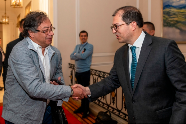 El presidente Gustavo Petro se reunió con el fiscal general de la Nación, Francisco Barbosa, en medio de la puja entre la Casa de Nariño y el ente acusador por las liberaciones de los integrantes de la Primera Línea y las críticas de la Fiscalía por la designación de los gestores de paz. FOTO: PRESIDENCIA