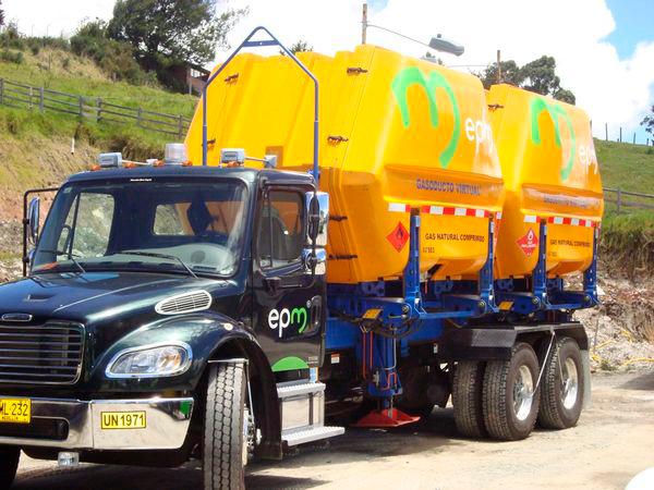 Estos son los vehículos que usa EPM para transportar el gas, los cuales deben movilizarse por vías seguras debido a lo delicado del material que transportan. FOTO: CORTESÍA EPM