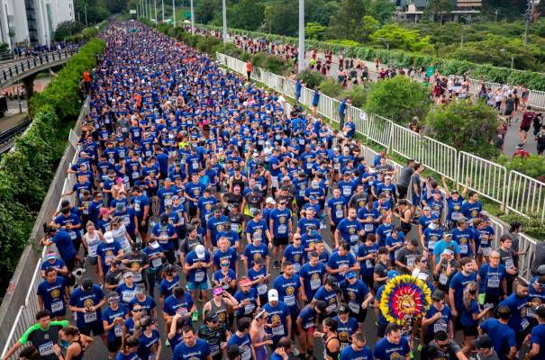 La Media Maratón comenzó a las 6 a.m. En esta versión se recorrieron las distancias 21k, 15k, 10k y 5k. Foto: Camilo Suárez Echeverry