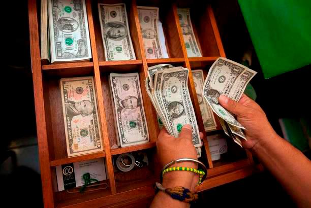 Para final de año el dólar estaría a cerca de $3.850. FOTO: COLPRENSA