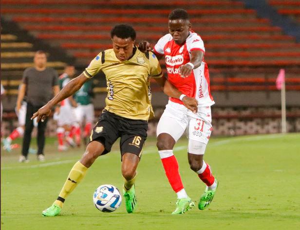 Águilas y Santa Fe jugaron un partido bastante entretenido y luchado en el estadio Atanasio Girardot. FOTO @AguilasDoradas