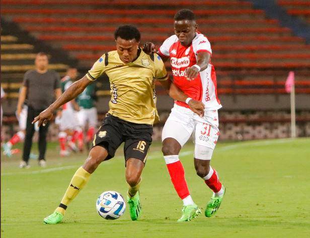 Águilas y Santa Fe jugaron un partido bastante entretenido y luchado en el estadio Atanasio Girardot. FOTO @AguilasDoradas
