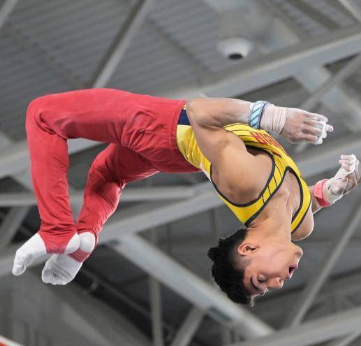 Ángel es la nueva figura de la gimnasia en el mundo. Este domingo, liderado por su entrenador Jairo Ruiz, buscará otro podio en Turquía. <span class="mln_uppercase_mln">FOTOS</span><b><span class="mln_uppercase_mln"> CORTESÍA COC Y FEDECOLGIM</span></b>