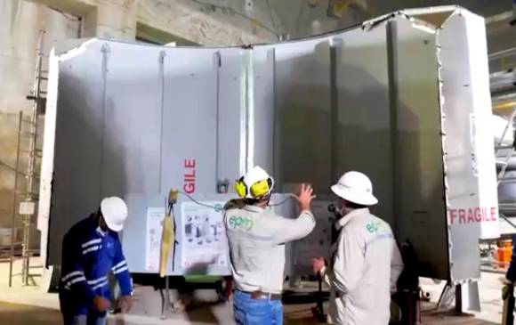 Este es uno de los cuatro componentes que ensamblarán el estator. Fue fabricado en Brasil por la firma GE Renewable Energy (General Electric). FOTO: CORTESÍA EPM.