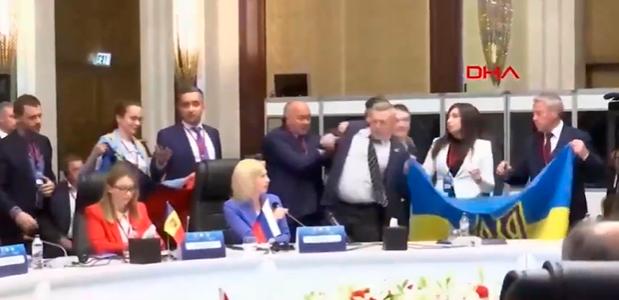 Los dos episodios de agresión entre funcionarios de Rusia y Ucrania se presentaron en un encuentro político en Turquía. FOTO tomada del video