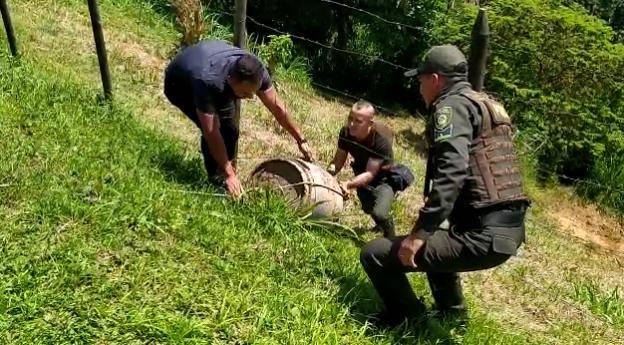 La emergencia fue atentida por personal antiexplosivos de la Policía. FOTO: CORTESÍA POLICÍA