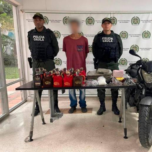 Uno de los capturados cobró una extorsión de $2 millones para devolver una moto hurtada. FOTO: Cortesía