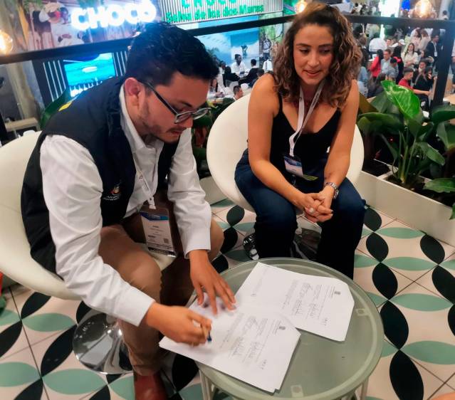 Los firmantes del memorando de entendimiento con Medellín fueron el subdirector de Turismo de Bucaramanga, Daniel Corzo Arévalo; el director del Instituto Municipal de Cultura y Turismo de Bucaramanga, Luis Carlos Silva; el secretario de Desarrollo Económico de Medellín, Mauricio Valencia, y la subsecretaria de Turismo, Ledys López Zapata. FOTO Cortesía