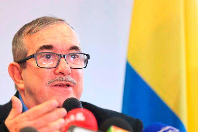 El jefe de Comunes, Rodrigo Londoño, aseguró que está dispuesto a ayudar a que la mesa de diálogo con el ELN avance. Pidió reconocimiento político para la Segunda Marquetalia de Iván Márquez. FOTO Colprensa