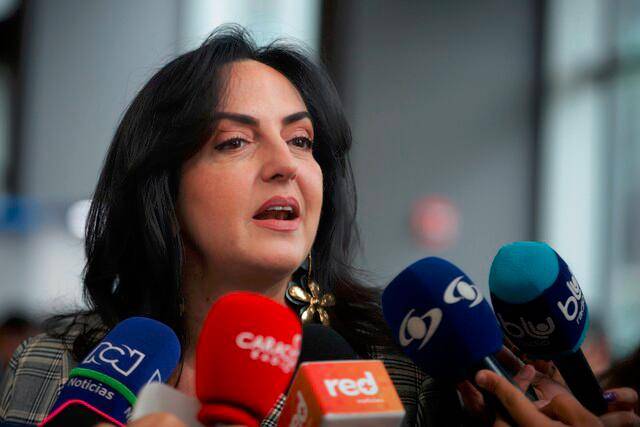 La senadora del Centro Democrático, María Fernanda Cabal, es la esposa del negociador en el proceso de paz con el ELN, José Félix Ladaurie. FOTO: COLPRENSA