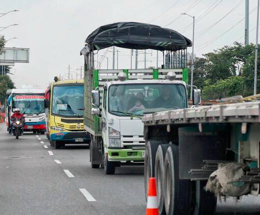 Comienzan los planes éxodo y retorno por Semana Santa en Colombia. El Ministerio de Transporte ya detalló cuáles serán los horarios. FOTO: Colprensa 