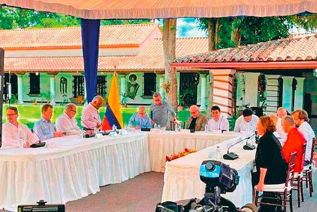 Con la anuencia del Gobierno de Venezuela, se retomó la mesa de diálogo con el ELN. Duró 4 años parada.