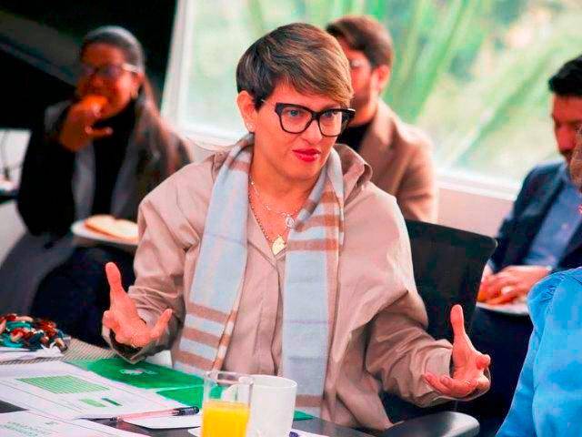 Verónica Alcocer fue criticada en redes sociales por aparecer comiendo chivo en La Guajira. Foto: Cortesía. 