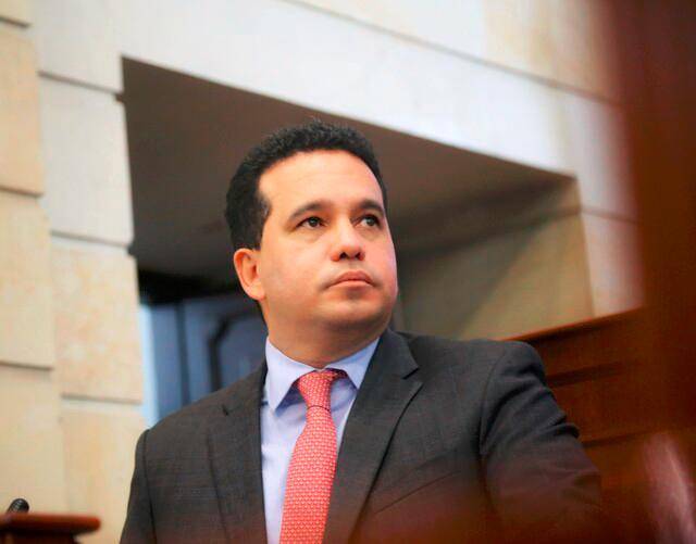 El senador y líder del Partido Conservador, Carlos Andrés Trujillo, convocó a la colectividad a revisar las reformas del Gobierno de Gustavo Petro. FOTO: Colprensa