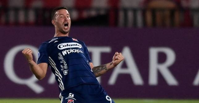 Luciano Pons, quien anotó el empate parcial, salió en camilla tras la fuerte entedada (45’+5). FOTOS juan a. Sánchez Y CORTESÍA